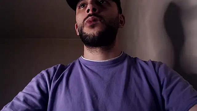 Snapshot of henryaxe chatting on November 12, 2025, 2:15 am henryaxe online show from November 12, 2025, 2:15 am