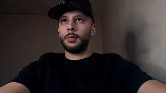 Snapshot of henryaxe chatting on November 4, 2025, 10:46 pm henryaxe online show from November 4, 2025, 10:46 pm