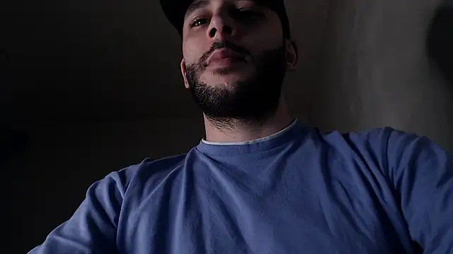 Snapshot of henryaxe chatting on December 14, 2025, 6:35 pm henryaxe online show from December 14, 2025, 6:35 pm