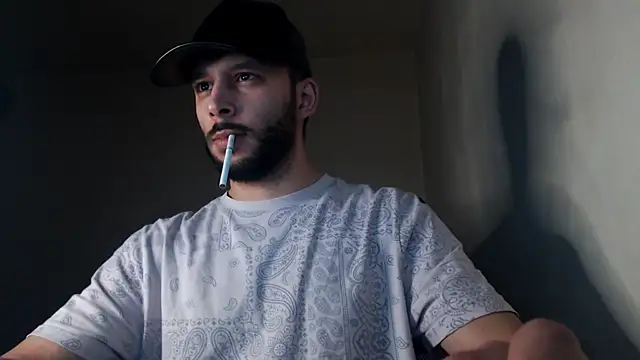 Snapshot of henryaxe chatting on October 20, 2025, 2:57 am henryaxe online show from October 20, 2025, 2:57 am