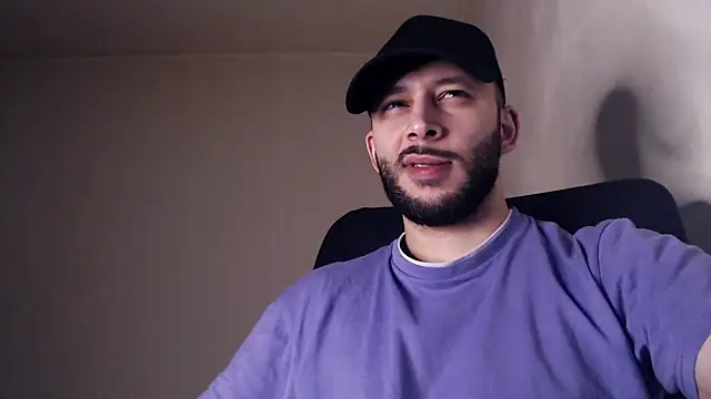 Snapshot of henryaxe chatting on November 21, 2025, 1:54 pm henryaxe online show from November 21, 2025, 1:54 pm