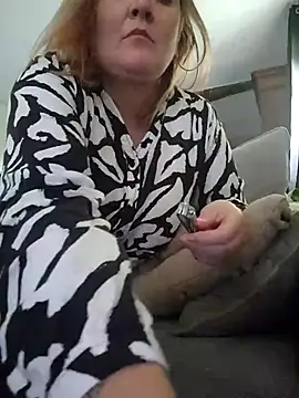 Snapshot of lady_charlyne chatting on November 3, 2025, 1:15 pm lady charlyne online show from November 3, 2025, 1:15 pm