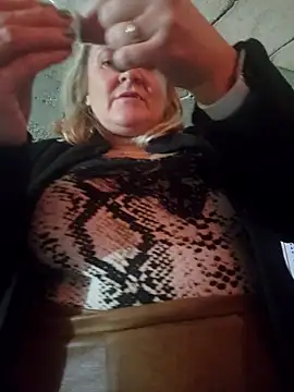 Snapshot of lady_charlyne chatting on March 21, 2025, 8:40 pm lady charlyne online show from March 21, 2025, 8:40 pm