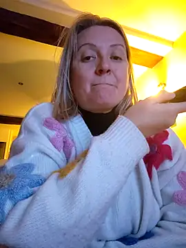 Snapshot of lady_charlyne chatting on December 10, 2024, 7:00 pm lady charlyne online show from December 10, 2024, 7:00 pm