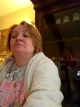Snapshot of lady_charlyne chatting on April 7, 2026, 6:10 pm lady charlyne online show from April 7, 2026, 6:10 pm