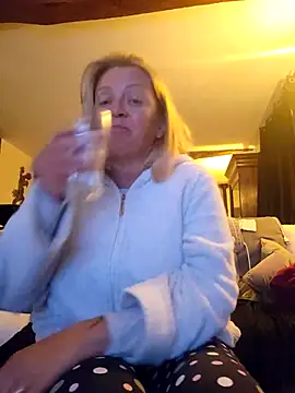 Snapshot of lady_charlyne chatting on February 14, 2025, 7:02 pm lady charlyne online show from February 14, 2025, 7:02 pm