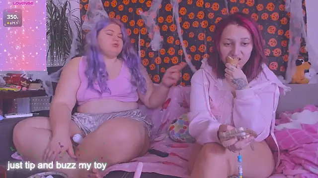 Freakcute  online show from October 24, 2025, 10:14 am