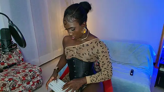 Snapshot of IsseyMz chatting on September 14, 2025, 9:09 am IsseyMz online show from September 14, 2025, 9:09 am