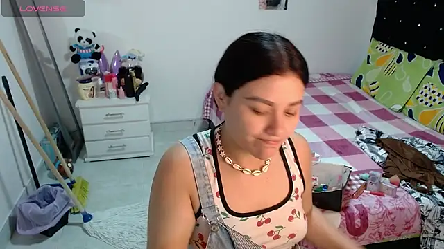 Snapshot of soniafuckboobs chatting on June 3, 2026, 12:28 pm soniafuckboobs online show from June 3, 2026, 12:28 pm