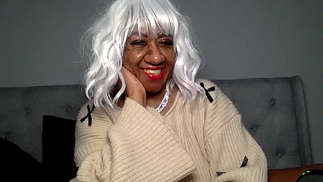 Snapshot of BreanaDivine chatting on January 5, 2025, 8:31 pm BreanaDivine online show from January 5, 2025, 8:31 pm