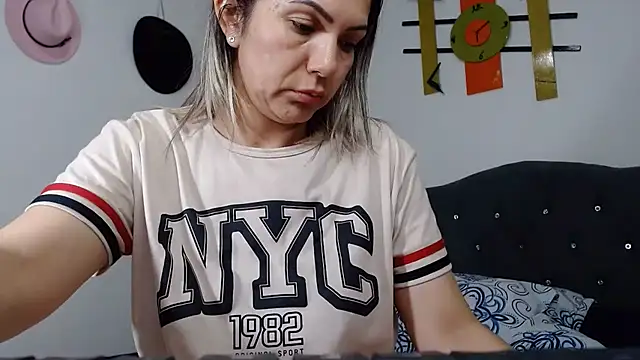 Snapshot of Chantal_hott chatting on August 4, 2026, 11:09 pm Chantal hott online show from August 4, 2026, 11:09 pm