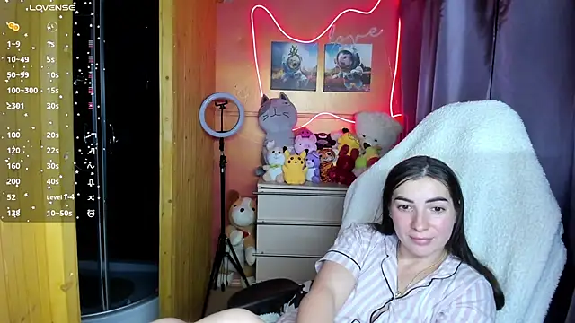 Snapshot of Fiery_Brunette_ chatting on October 7, 2025, 3:24 pm Fiery Brunette online show from October 7, 2025, 3:24 pm