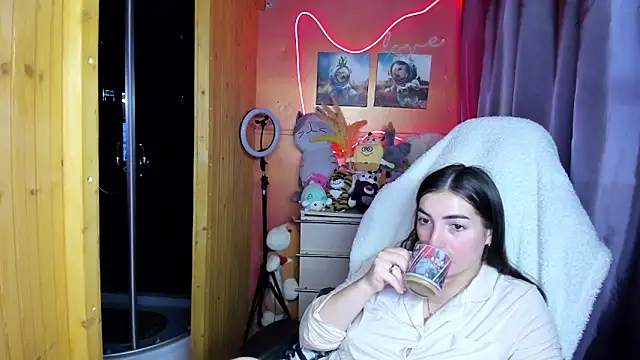 Fiery Brunette  online show from April 24, 2026, 5:09 am