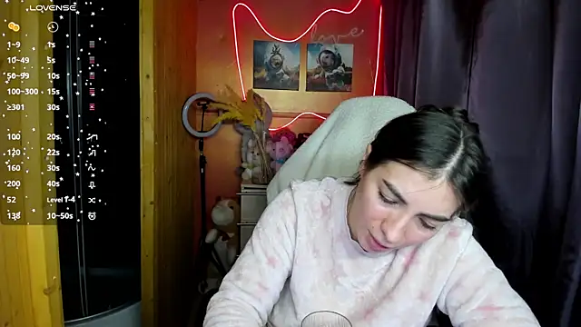 Snapshot of Fiery_Brunette_ chatting on November 16, 2025, 9:47 am Fiery Brunette online show from November 16, 2025, 9:47 am