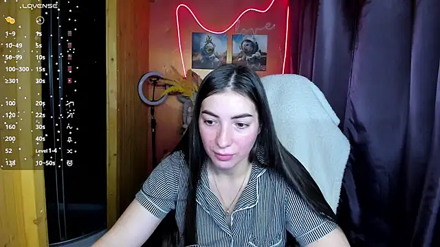 Snapshot of Fiery_Brunette_ chatting on November 17, 2025, 9:46 am Fiery Brunette online show from November 17, 2025, 9:46 am