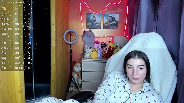 Snapshot of Fiery_Brunette_ chatting on November 7, 2025, 8:13 pm Fiery Brunette online show from November 7, 2025, 8:13 pm