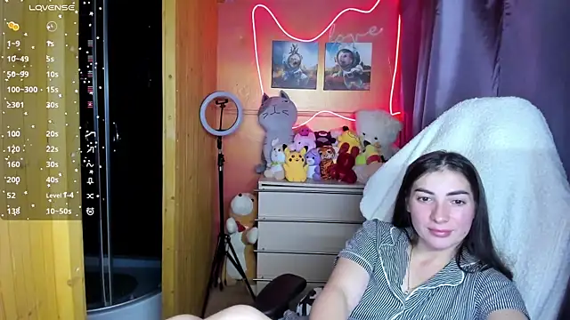 Snapshot of Fiery_Brunette_ chatting on November 6, 2025, 5:06 pm Fiery Brunette online show from November 6, 2025, 5:06 pm