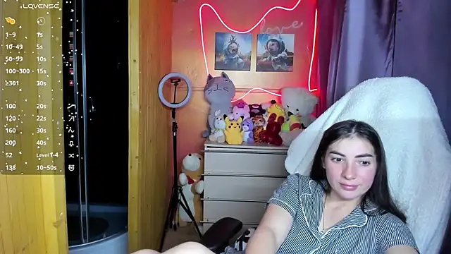 Snapshot of Fiery_Brunette_ chatting on October 14, 2025, 8:37 am Fiery Brunette online show from October 14, 2025, 8:37 am