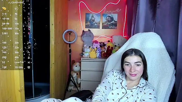 Snapshot of Fiery_Brunette_ chatting on October 10, 2025, 5:52 am Fiery Brunette online show from October 10, 2025, 5:52 am