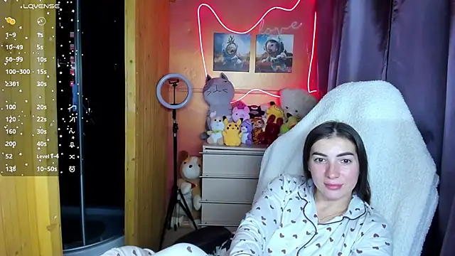 Snapshot of Fiery_Brunette_ chatting on October 9, 2025, 1:22 pm Fiery Brunette online show from October 9, 2025, 1:22 pm