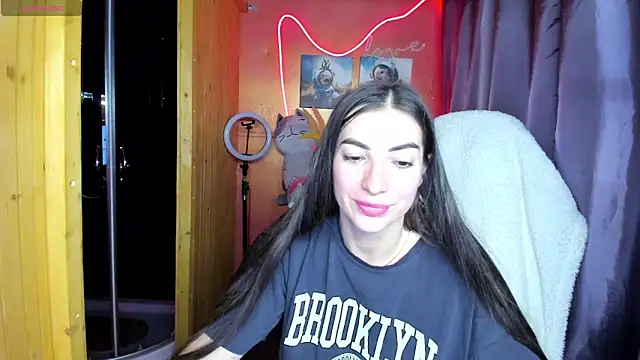 Snapshot of Fiery_Brunette_ chatting on June 3, 2026, 3:29 am Fiery Brunette online show from June 3, 2026, 3:29 am