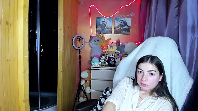 Fiery Brunette  online show from April 25, 2026, 4:59 am