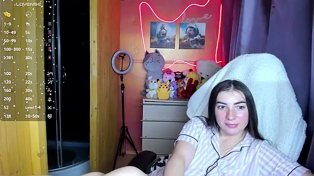 Snapshot of Fiery_Brunette_ chatting on November 3, 2025, 4:21 pm Fiery Brunette online show from November 3, 2025, 4:21 pm