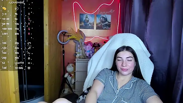 Snapshot of Fiery_Brunette_ chatting on November 18, 2025, 11:02 am Fiery Brunette online show from November 18, 2025, 11:02 am