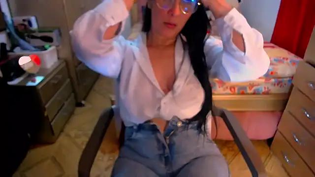 BitterMomXxx online show from February 7, 2025, 3:45 am