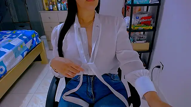 BitterMomXxx online show from April 29, 2026, 4:00 pm
