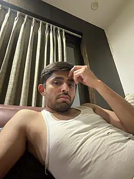 rhuh3991 online show from April 23, 2026, 2:40 pm