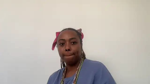 Snapshot of ChocolateCakeQueen chatting on November 17, 2025, 8:02 pm ChocolateCakeQueen online show from November 17, 2025, 8:02 pm