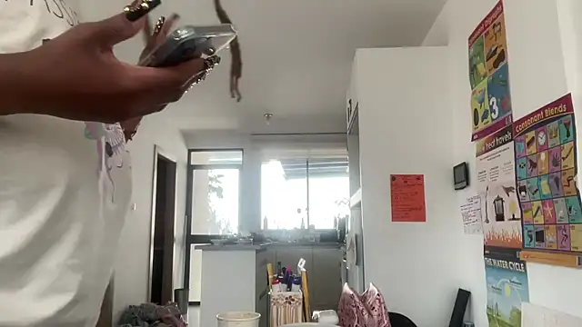 Snapshot of ChocolateCakeQueen chatting on October 31, 2025, 3:41 pm ChocolateCakeQueen online show from October 31, 2025, 3:41 pm