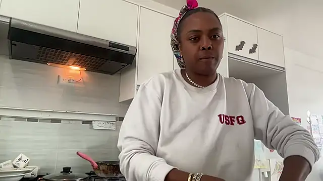 Snapshot of ChocolateCakeQueen chatting on October 14, 2025, 5:57 pm ChocolateCakeQueen online show from October 14, 2025, 5:57 pm