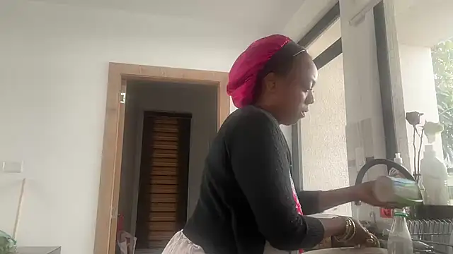 Snapshot of ChocolateCakeQueen chatting on October 18, 2025, 3:03 pm ChocolateCakeQueen online show from October 18, 2025, 3:03 pm