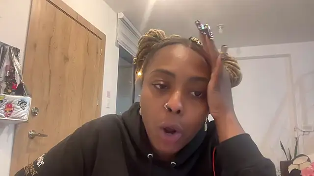 Snapshot of ChocolateCakeQueen chatting on October 30, 2025, 12:20 am ChocolateCakeQueen online show from October 30, 2025, 12:20 am