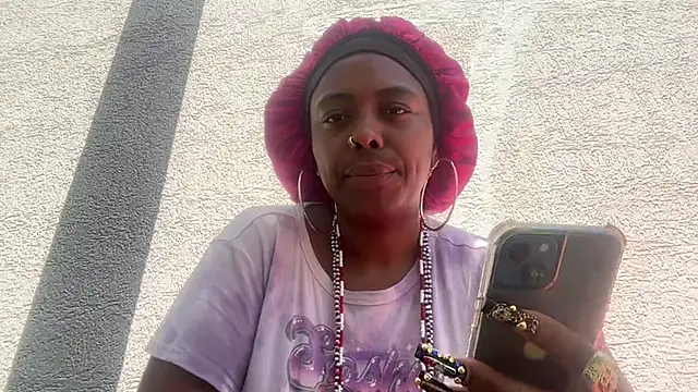 Snapshot of ChocolateCakeQueen chatting on November 11, 2025, 4:35 pm ChocolateCakeQueen online show from November 11, 2025, 4:35 pm