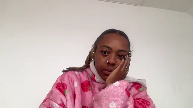 Snapshot of ChocolateCakeQueen chatting on November 18, 2025, 11:46 am ChocolateCakeQueen online show from November 18, 2025, 11:46 am