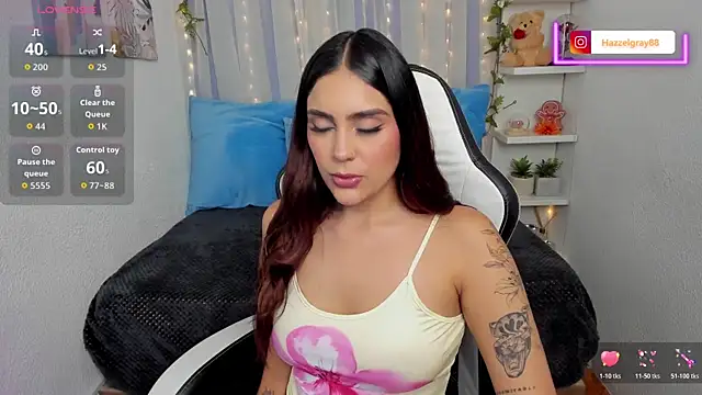 Snapshot of HazzelGray chatting on November 12, 2025, 4:00 pm HazzelGray online show from November 12, 2025, 4:00 pm