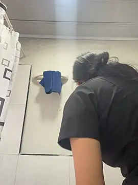 Snapshot of hannahb-e chatting on February 28, 2026, 9:14 pm hannahb-e online show from February 28, 2026, 9:14 pm