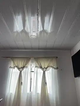 Snapshot of hannahb-e chatting on March 12, 2026, 4:11 pm hannahb-e online show from March 12, 2026, 4:11 pm