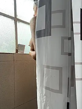 hannahb-e online show from November 1, 2025, 2:44 pm