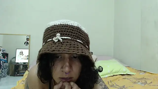 AlinaWoolf  online show from July 3, 2026, 4:41 am