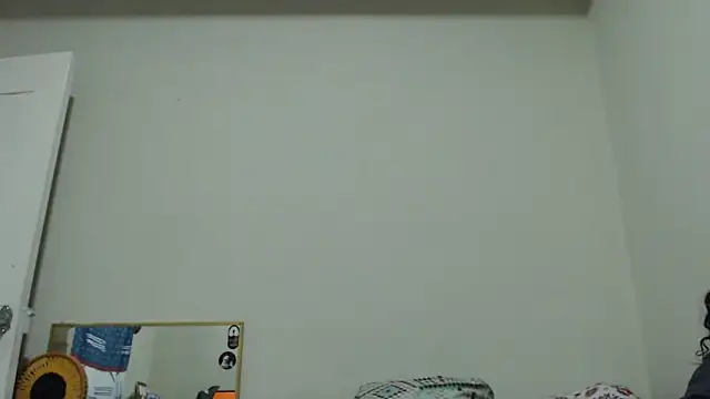 Snapshot of AlinaWoolf_ chatting on May 18, 2026, 2:12 am AlinaWoolf online show from May 18, 2026, 2:12 am
