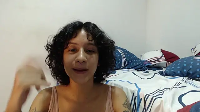 AlinaWoolf  online show from October 7, 2025, 11:50 pm