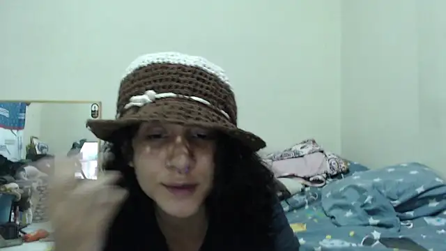 Snapshot of AlinaWoolf_ chatting on May 18, 2026, 4:07 am AlinaWoolf online show from May 18, 2026, 4:07 am