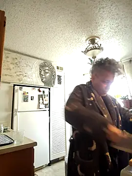 Snapshot of CeceilaMoon chatting on February 14, 2026, 4:29 pm CeceilaMoon online show from February 14, 2026, 4:29 pm