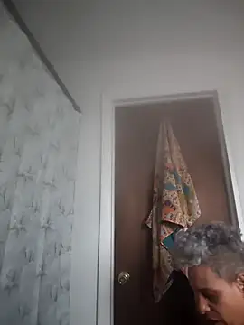 Snapshot of CeceilaMoon chatting on March 10, 2026, 3:16 pm CeceilaMoon online show from March 10, 2026, 3:16 pm