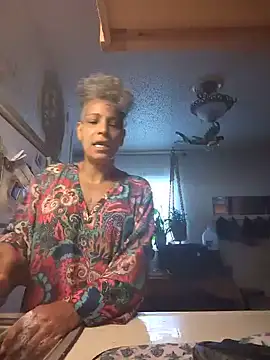 Snapshot of CeceilaMoon chatting on May 22, 2026, 1:42 pm CeceilaMoon online show from May 22, 2026, 1:42 pm