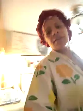 Snapshot of CeceilaMoon chatting on May 3, 2026, 3:15 pm CeceilaMoon online show from May 3, 2026, 3:15 pm